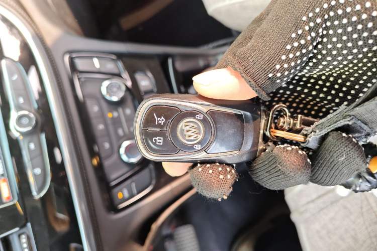 Used Buick Encore 2018 18T Automatic Two-Wheel Drive Urban Leading Model Interior 1