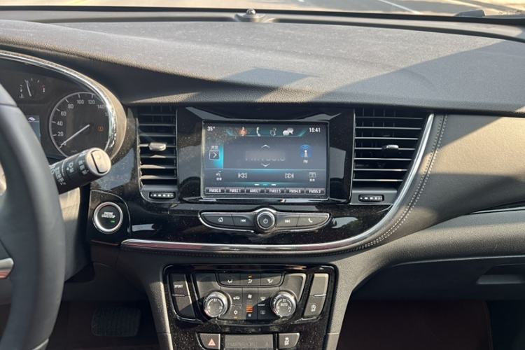 Used Buick Encore 2018 18T Automatic Two-Wheel Drive Urban Elite Model Interior 10