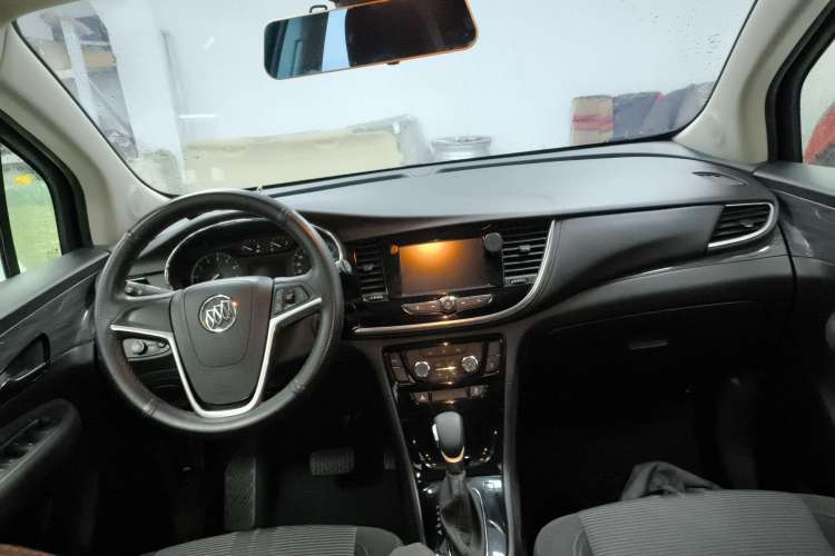 Used Buick Encore 2018 18T Automatic Two-Wheel Drive Urban Leading Model Interior 2