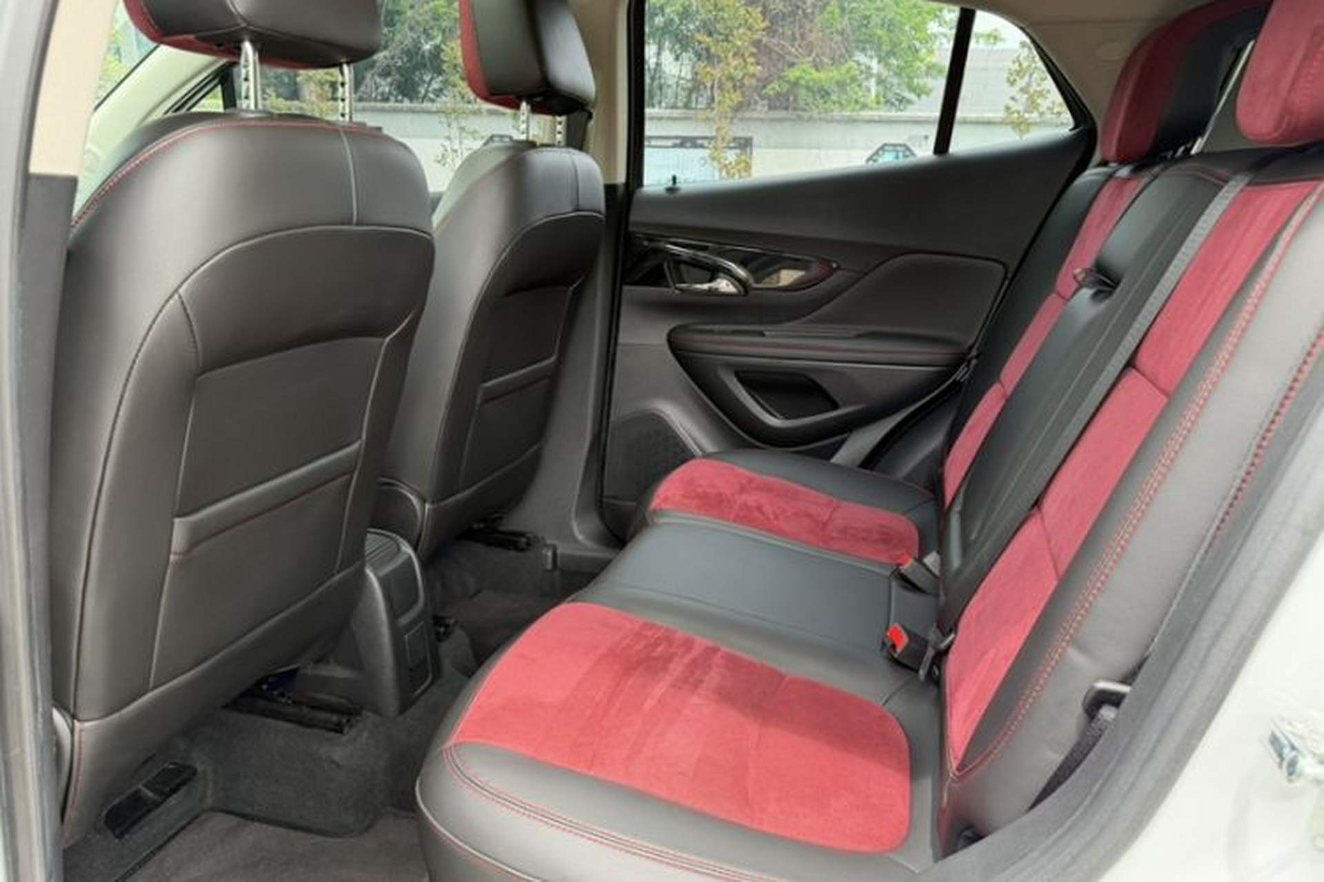 Used Buick Encore 2018 18T Automatic Two-Wheel Drive Urban Elite Model Interior 3