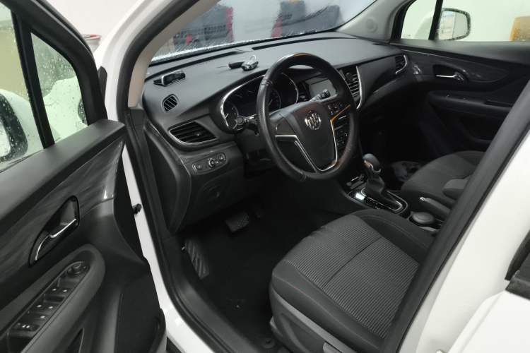 Used Buick Encore 2018 18T Automatic Two-Wheel Drive Urban Leading Model Interior 3