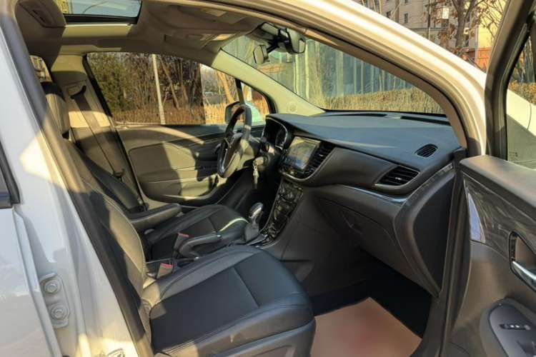 Used Buick Encore 2018 18T Automatic Two-Wheel Drive Urban Leading Model Interior 4