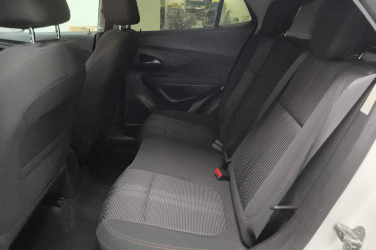 Used Buick Encore 2018 18T Automatic Two-Wheel Drive Urban Leading Model Interior 4