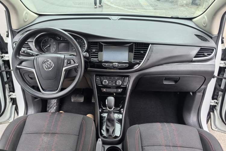 Used Buick Encore 2018 18T Automatic Two-Wheel Drive Urban Leading Model Interior 4