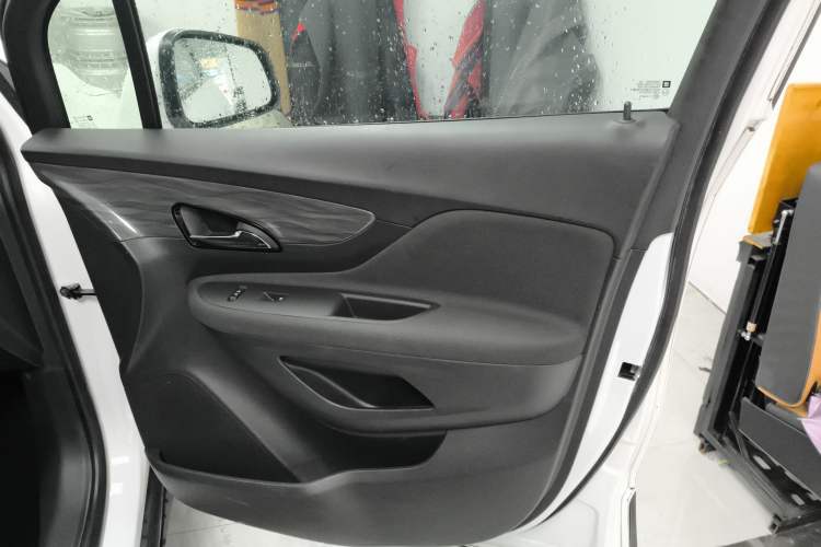 Used Buick Encore 2018 18T Automatic Two-Wheel Drive Urban Leading Model Interior 5