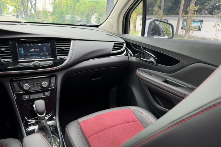 Used Buick Encore 2018 18T Automatic Two-Wheel Drive Urban Elite Model Interior 6