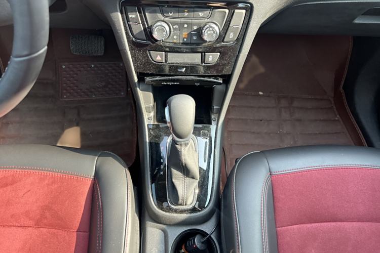 Used Buick Encore 2018 18T Automatic Two-Wheel Drive Urban Elite Model Interior 7