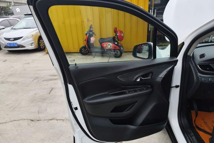 Used Buick Encore 2018 18T Automatic Two-Wheel Drive Urban Leading Model Left Front Door Interior
