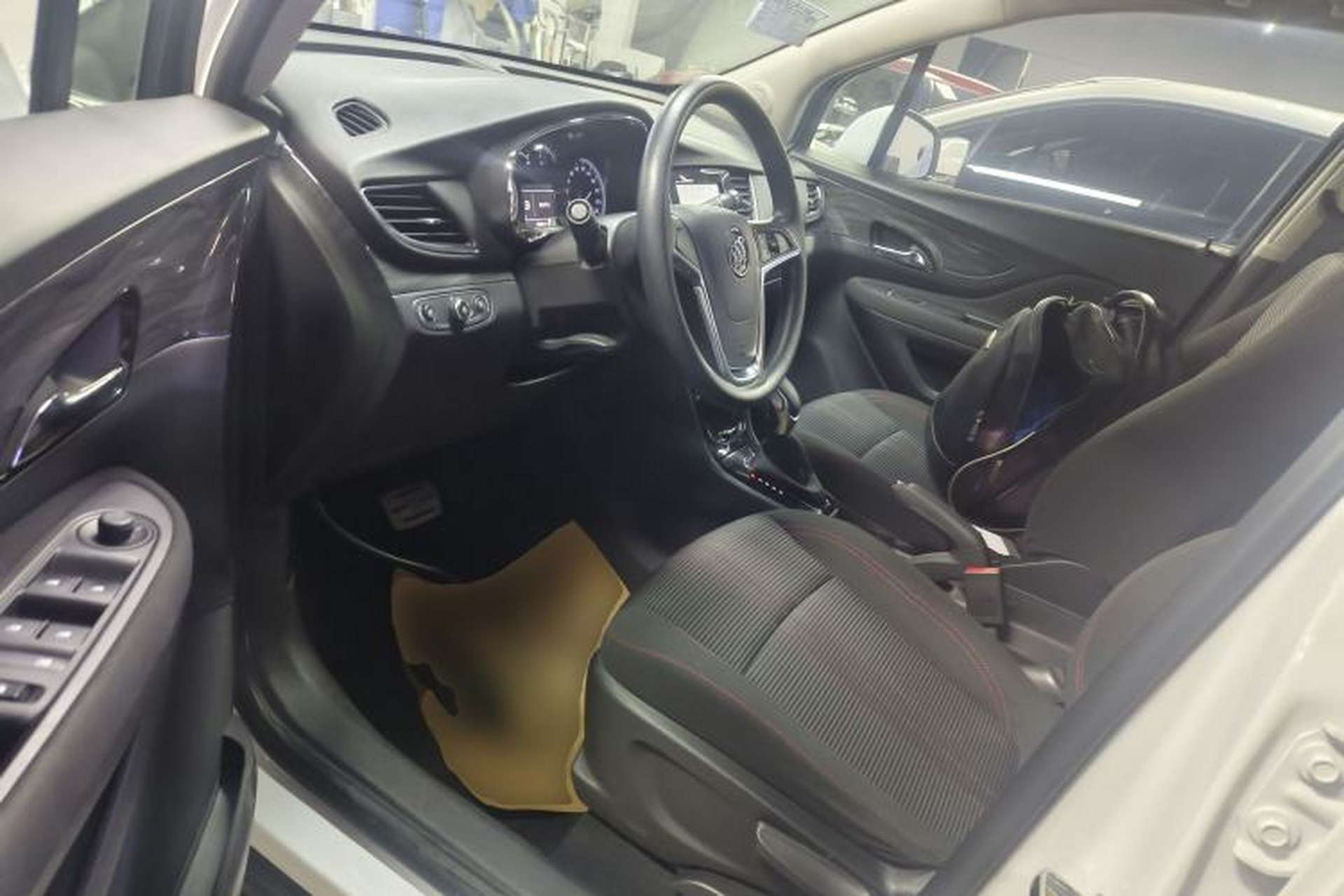 Used Buick Encore 2018 18T Automatic Two-Wheel Drive Urban Fashion Model Left Front Seat