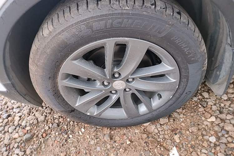 Used Buick Encore 2018 18T Automatic Two-Wheel Drive Urban Fashion Model Left Front Wheel Hub
