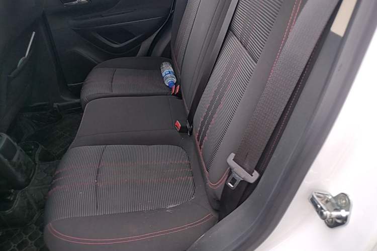 Used Buick Encore 2018 18T Automatic Two-Wheel Drive Urban Fashion Model Left Rear Seat