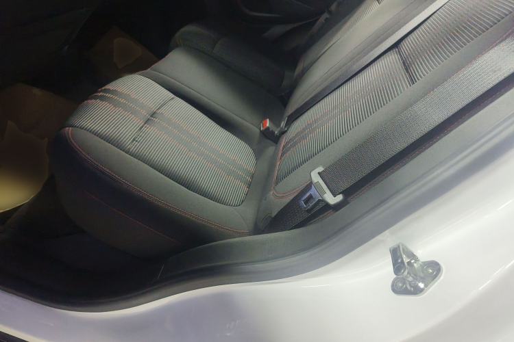 Used Buick Encore 2018 18T Automatic Two-Wheel Drive Urban Fashion Model Left Rear Seat
