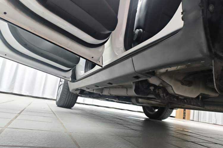 Used Buick Encore 2018 18T Automatic Two-Wheel Drive Urban Elite Model Left Side Sill