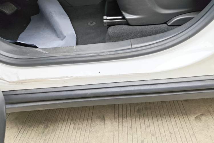 Used Buick Encore 2018 18T Automatic Two-Wheel Drive Urban Leading Model Left Side Sill