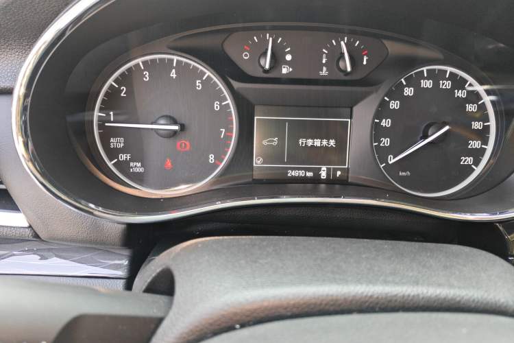Used Buick Encore 2018 18T Automatic Two-Wheel Drive Urban Leading Model Odometer Close Up