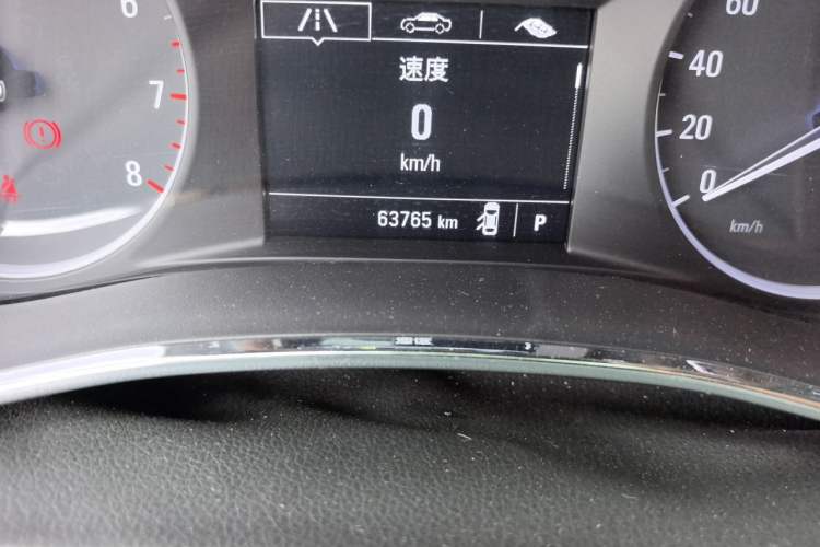 Used Buick Encore 2018 18T Automatic Two-Wheel Drive Urban Leading Model Odometer Close Up