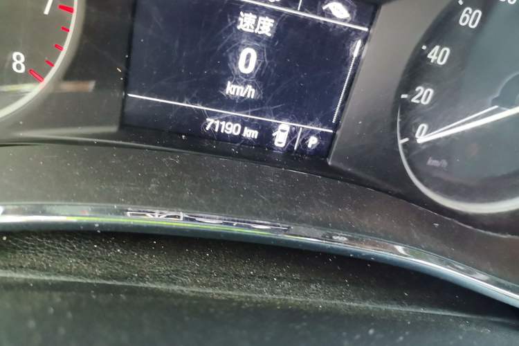 Used Buick Encore 2018 18T Automatic Two-Wheel Drive Urban Fashion Model Odometer Close Up