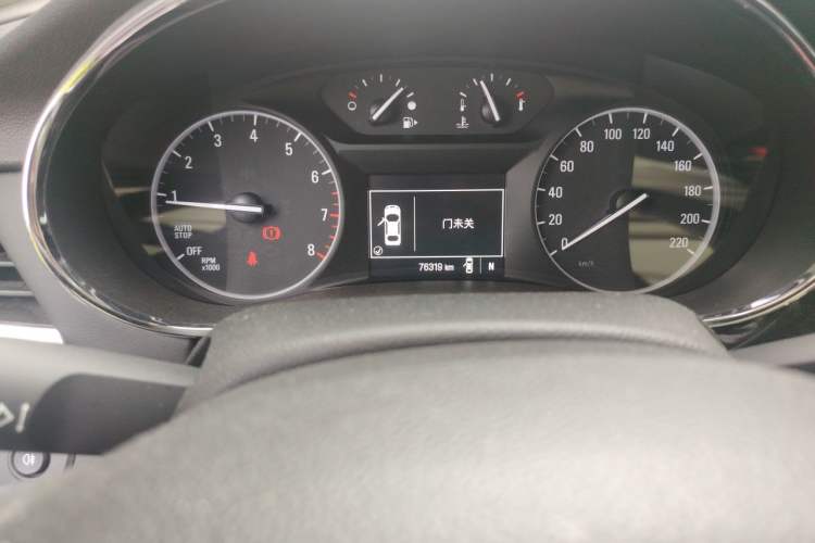 Used Buick Encore 2018 18T Automatic Two-Wheel Drive Urban Elite Model Odometer Close Up