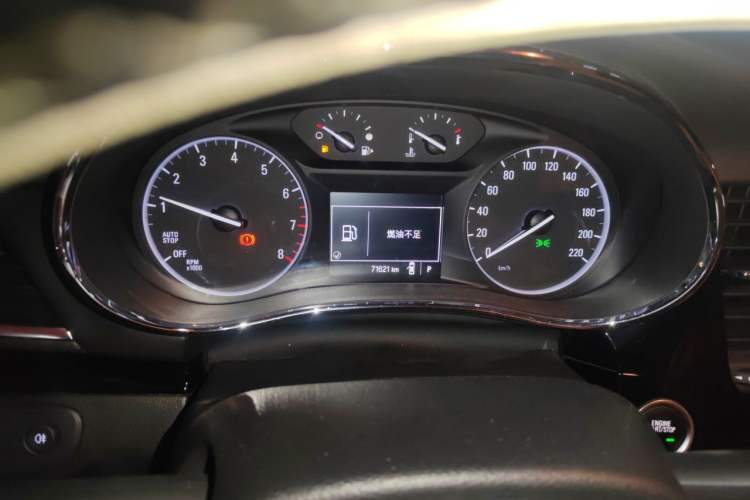 Used Buick Encore 2018 18T Automatic Two-Wheel Drive Urban Elite Model Odometer Close Up