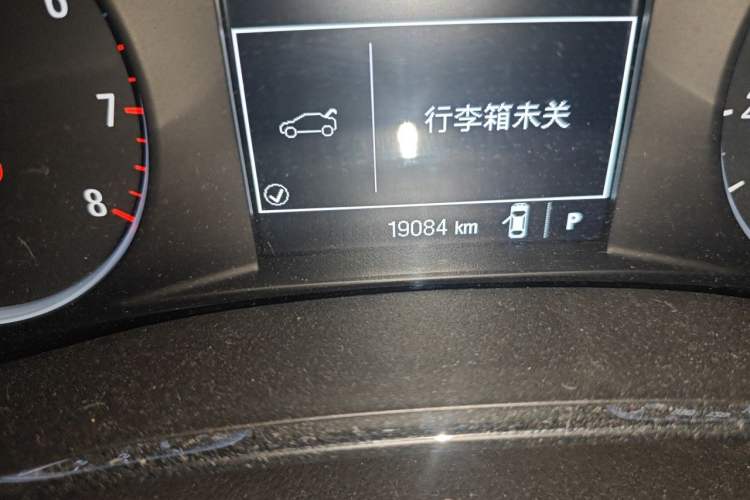 Used Buick Encore 2018 18T Automatic Two-Wheel Drive Urban Leading Model Odometer Close Up