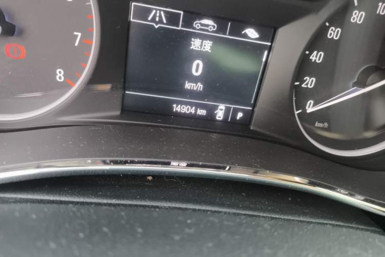 Used Buick Encore 2018 18T Automatic Two-Wheel Drive Urban Leading Model Odometer Close Up