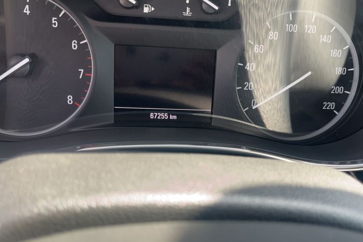 Used Buick Encore 2018 18T Automatic Two-Wheel Drive Urban Leading Model Odometer Close Up