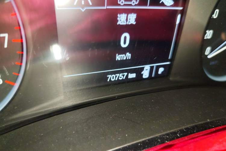 Used Buick Encore 2018 18T Automatic Two-Wheel Drive Urban Fashion Model Odometer Close Up