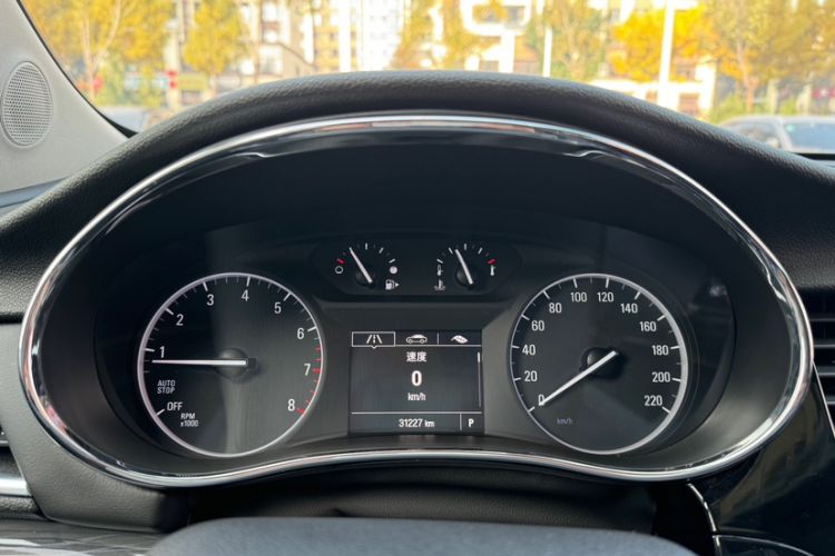 Used Buick Encore 2018 18T Automatic Two-Wheel Drive Urban Leading Model Odometer Close Up