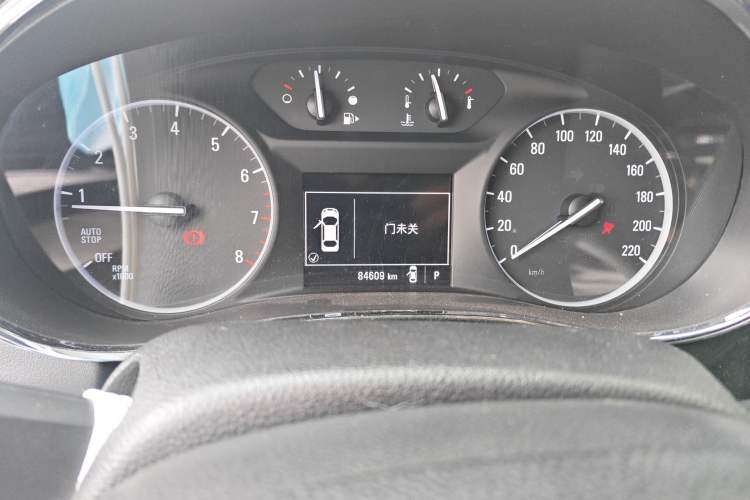Used Buick Encore 2018 18T Automatic Two-Wheel Drive Urban Leading Model Odometer Close Up
