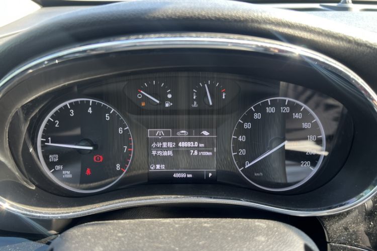 Used Buick Encore 2018 18T Automatic Two-Wheel Drive Urban Elite Model Odometer Close Up