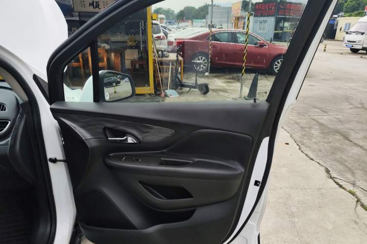 Used Buick Encore 2018 18T Automatic Two-Wheel Drive Urban Leading Model Right Front Door Interior