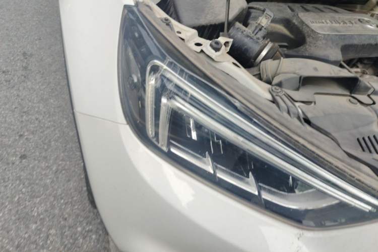 Used Buick Encore 2018 18T Automatic Two-Wheel Drive Urban Elite Model Right Front Headlight