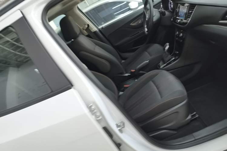 Used Buick Encore 2018 18T Automatic Two-Wheel Drive Urban Fashion Model Right Front Seat