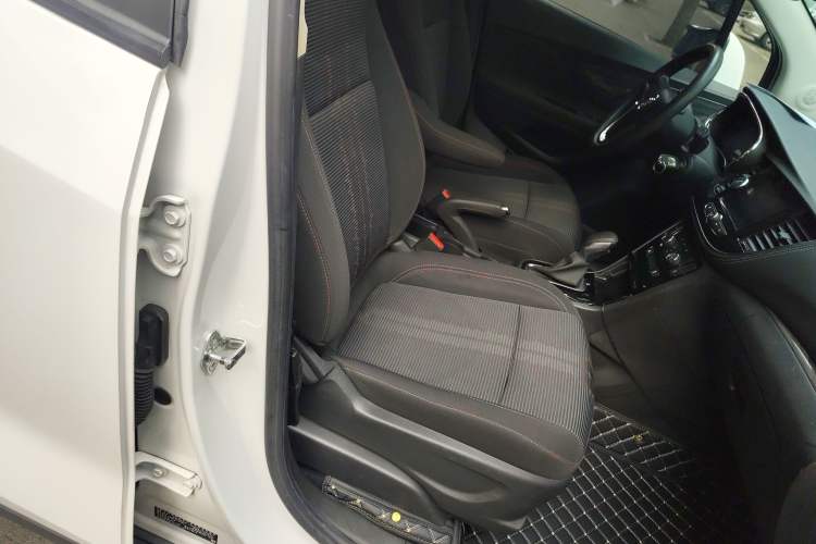 Used Buick Encore 2018 18T Automatic Two-Wheel Drive Urban Leading Model Right Front Seat