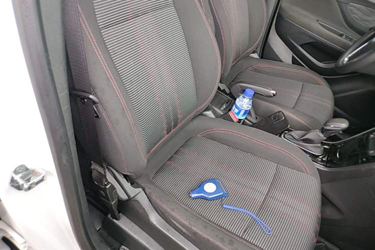 Used Buick Encore 2018 18T Automatic Two-Wheel Drive Urban Fashion Model Right Front Seat