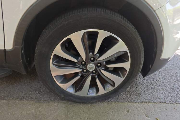 Used Buick Encore 2018 18T Automatic Two-Wheel Drive Urban Elite Model Right Front Wheel Hub