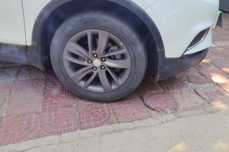Used Buick Encore 2018 18T Automatic Two-Wheel Drive Urban Fashion Model Right Front Wheel Hub