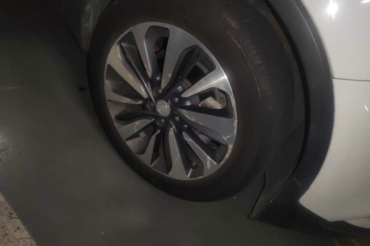 Used Buick Encore 2018 18T Automatic Two-Wheel Drive Urban Elite Model Right Front Wheel Hub