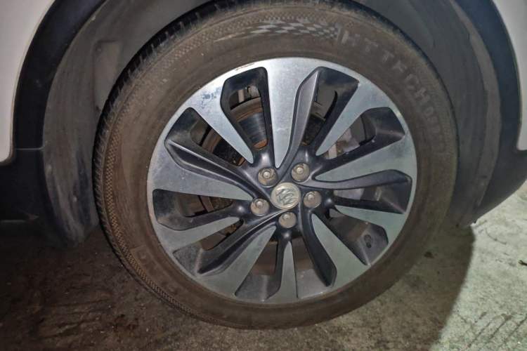 Used Buick Encore 2018 18T Automatic Two-Wheel Drive Urban Elite Model Right Front Wheel Hub