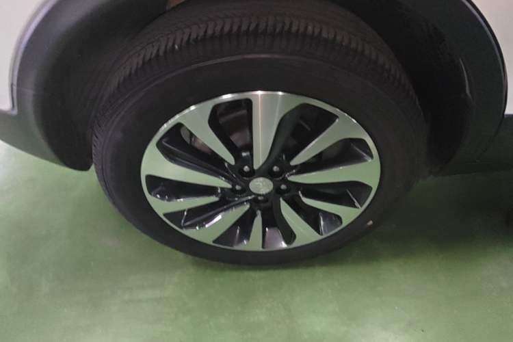Used Buick Encore 2018 18T Automatic Two-Wheel Drive Urban Elite Model Right Rear Wheel Hub