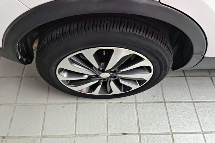 Used Buick Encore 2018 18T Automatic Two-Wheel Drive Urban Elite Model Right Rear Wheel Hub