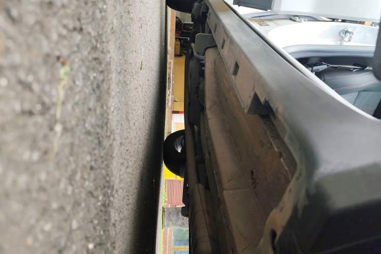 Used Buick Encore 2018 18T Automatic Two-Wheel Drive Urban Leading Model Right Side Sill