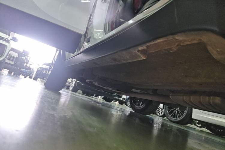 Used Buick Encore 2018 18T Automatic Two-Wheel Drive Urban Elite Model Right Side Sill