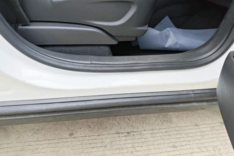 Used Buick Encore 2018 18T Automatic Two-Wheel Drive Urban Leading Model Right Side Sill