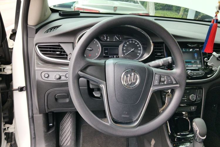Used Buick Encore 2018 18T Automatic Two-Wheel Drive Urban Leading Model Steering Wheel