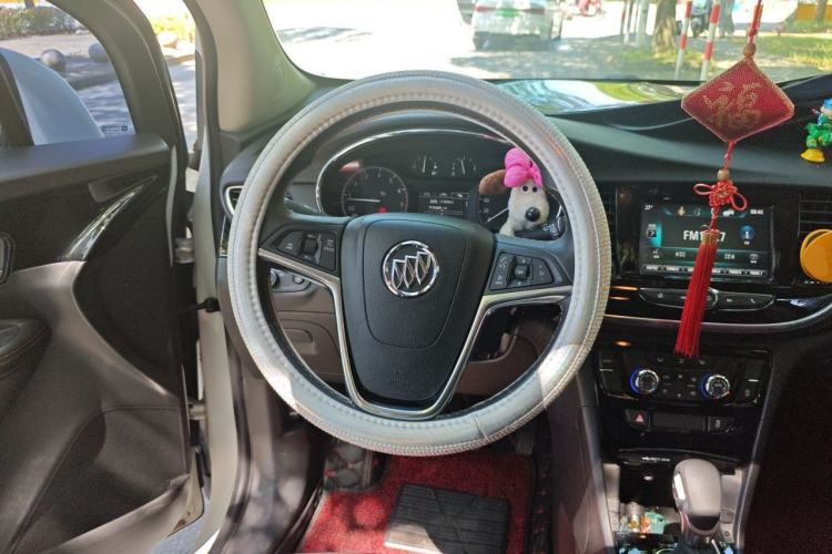 Used Buick Encore 2018 18T Automatic Two-Wheel Drive Urban Elite Model Steering Wheel