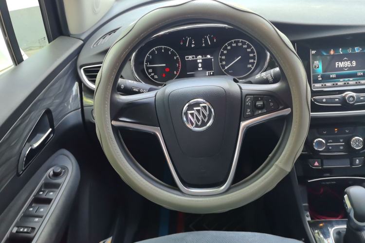 Used Buick Encore 2018 18T Automatic Two-Wheel Drive Urban Fashion Model Steering Wheel