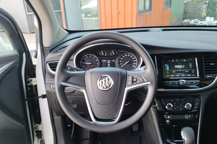 Used Buick Encore 2018 18T Automatic Two-Wheel Drive Urban Leading Model Steering Wheel