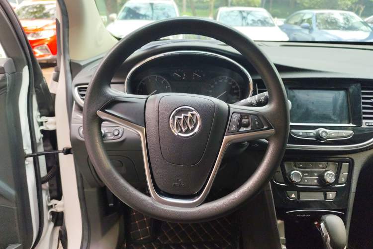 Used Buick Encore 2018 18T Automatic Two-Wheel Drive Urban Leading Model Steering Wheel