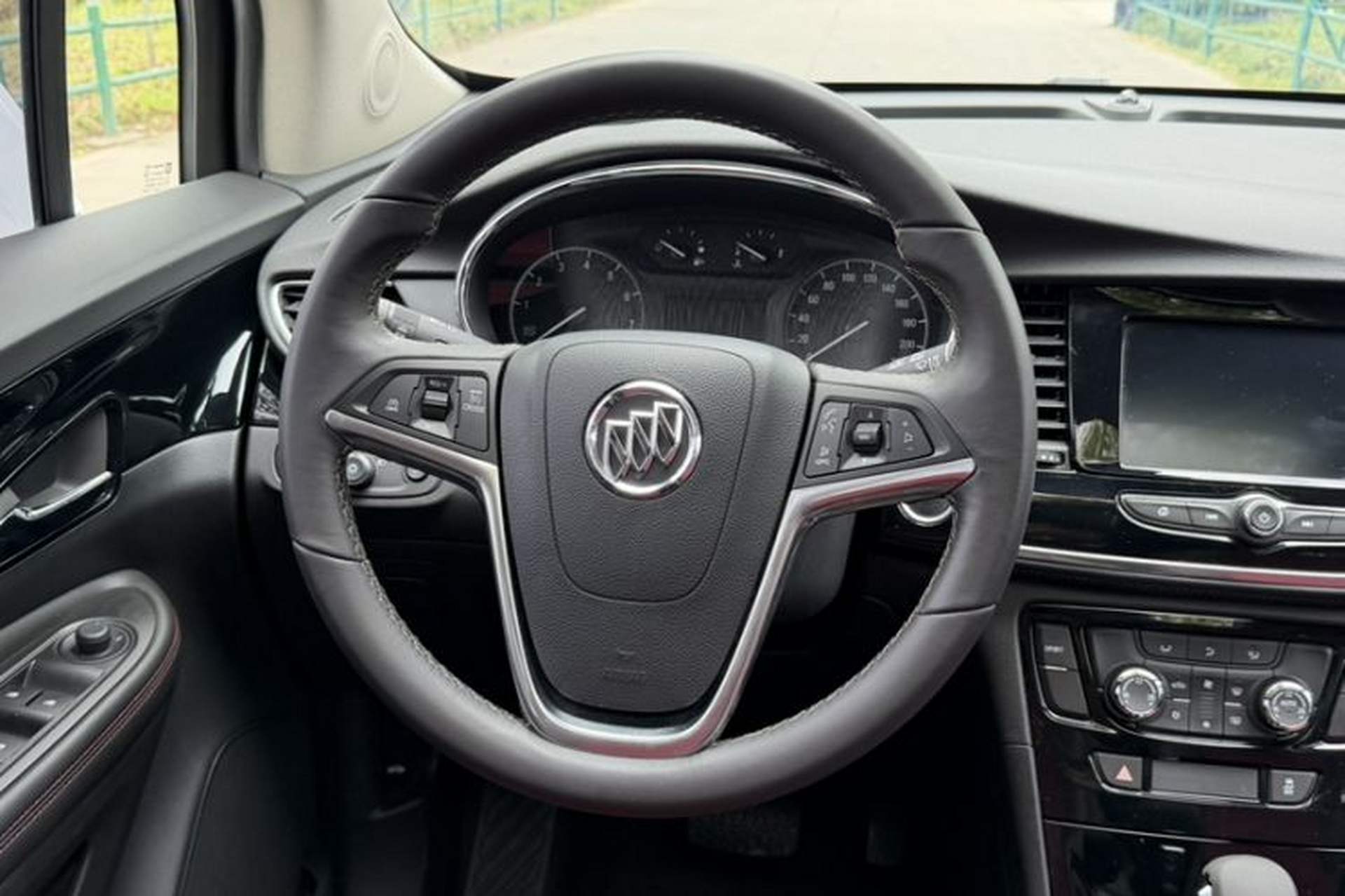Used Buick Encore 2018 18T Automatic Two-Wheel Drive Urban Elite Model Steering Wheel